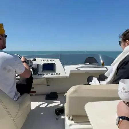 Bateau Nuit Insolite לה רושל