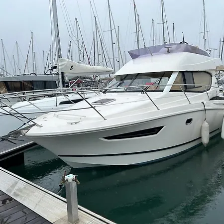 Bateau Nuit Insolite * לה רושל