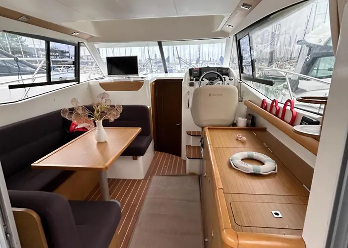 Botel Bateau Nuit Insolite