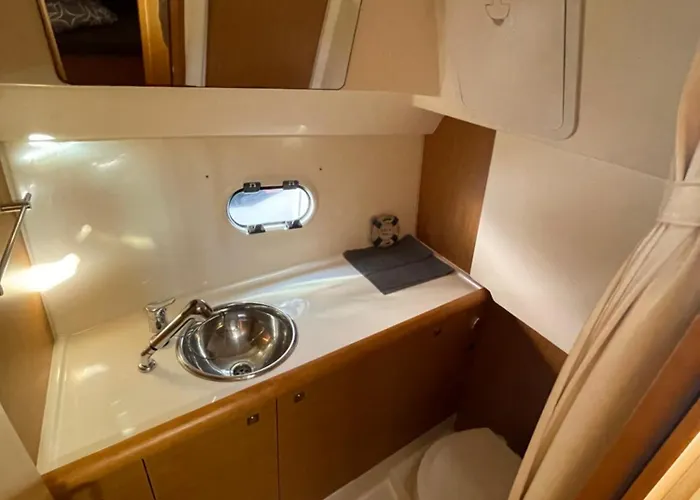 Botel Bateau Nuit Insolite