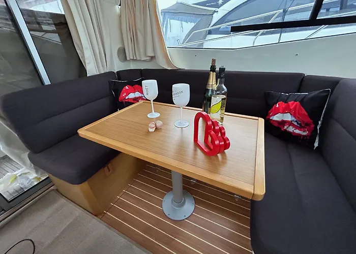 Bateau Nuit Insolite Botel La Rochelle (Charente-Maritime)